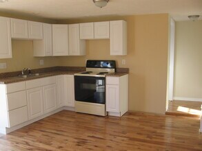 946 Buena Vista Boulevard, Unit 946 Buena Vista Blvd. Rear in Steubenville, OH - Foto de edificio - Building Photo