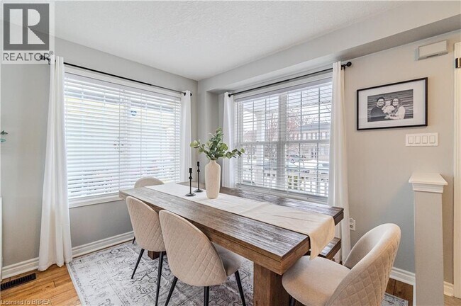 10 Gaydon Way in Brantford, ON - Building Photo - Building Photo