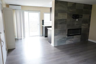 23214 Orange Ave, Unit #1 in Lake Forest, CA - Building Photo - Building Photo
