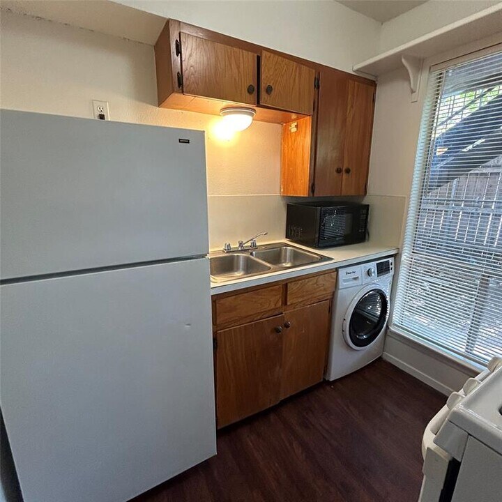 1011 W 23rd St in Austin, TX - Building Photo