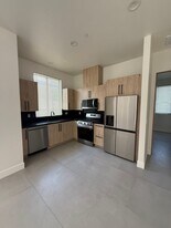 22745 Califia St in Woodland Hills, CA - Building Photo