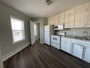 670 7th St W in St. Paul, MN - Foto de edificio - Building Photo