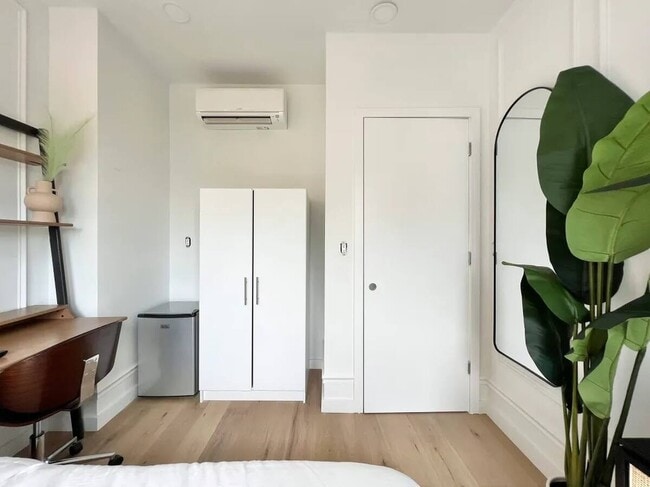 Furnished room/NOT APARTMENT in Brooklyn, NY - Building Photo - Building Photo