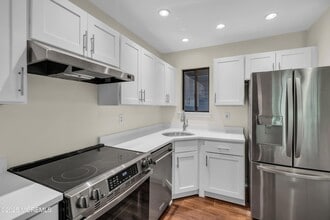 25 Claremont Ct in Red Bank, NJ - Building Photo - Building Photo