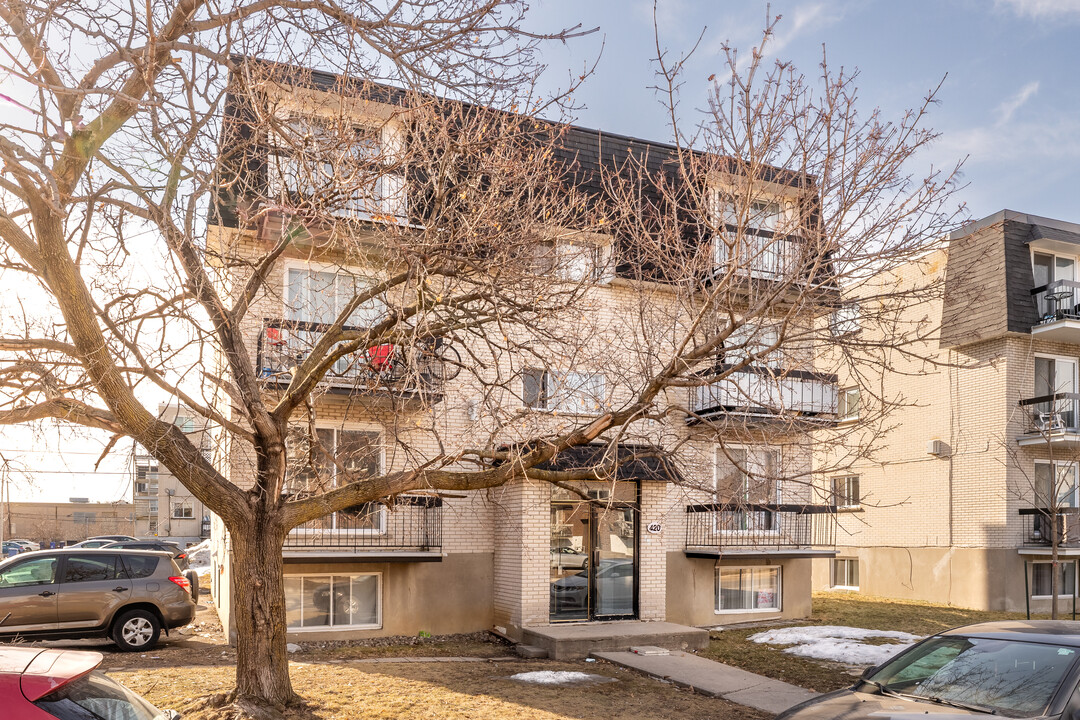 420 Robin Boul in Laval, QC - Building Photo