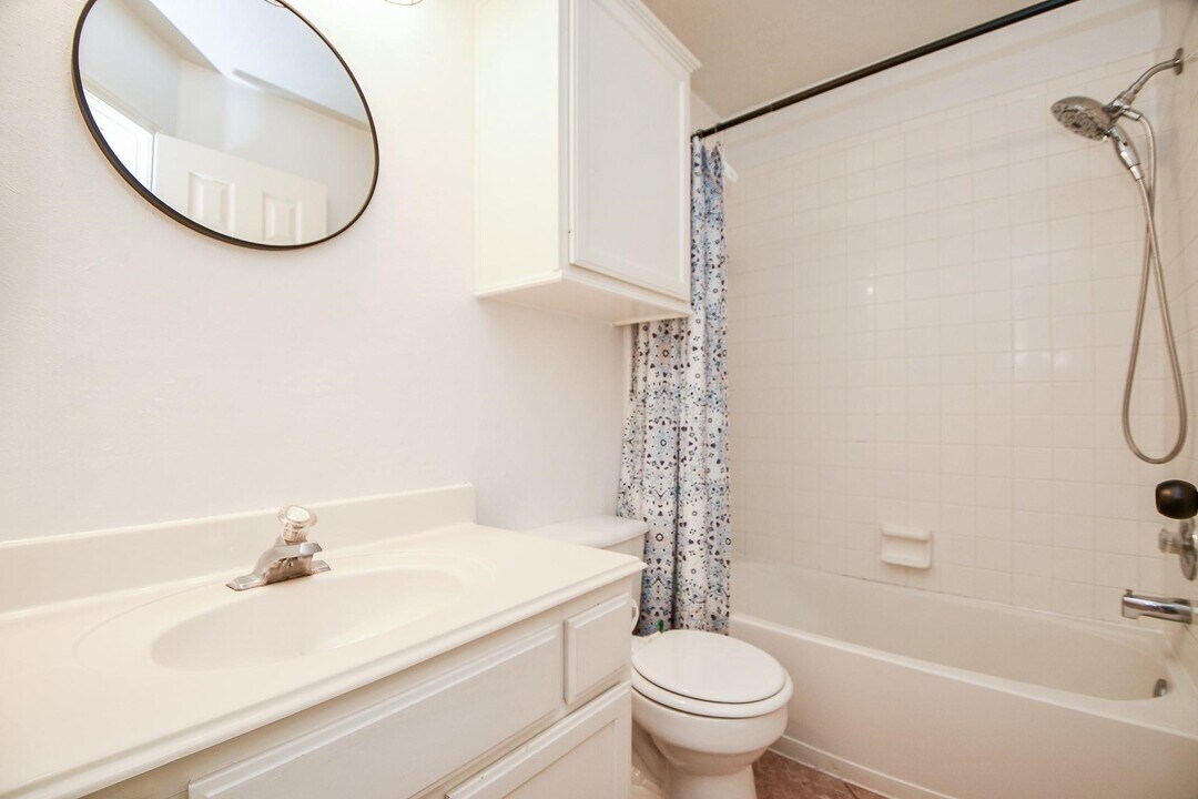 535 Avery Dr in Sugar Land, TX - Building Photo