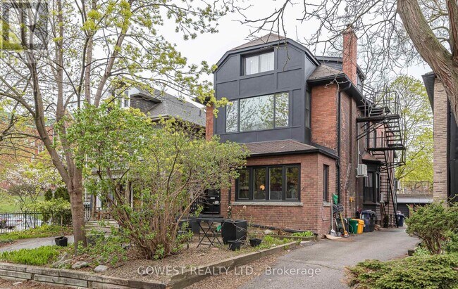 312-312 Quebec Ave in Toronto, ON - Building Photo - Building Photo