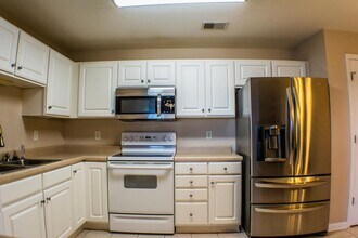 6981 Hanesbrook Cir in Clemmons, NC - Building Photo - Building Photo