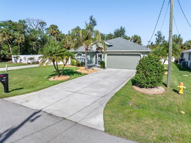 126 Spur Dr in Rotonda West, FL - Building Photo - Building Photo