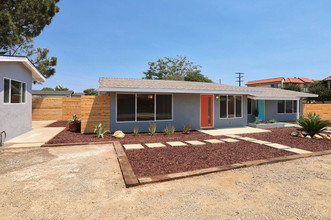 21621 DuPont St in Chatsworth, CA - Building Photo - Other