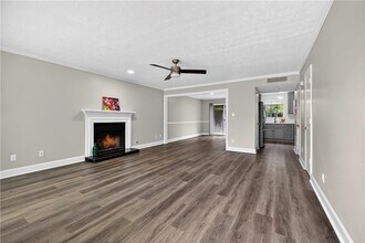 679 Anderson Walk in Marietta, GA - Building Photo - Building Photo