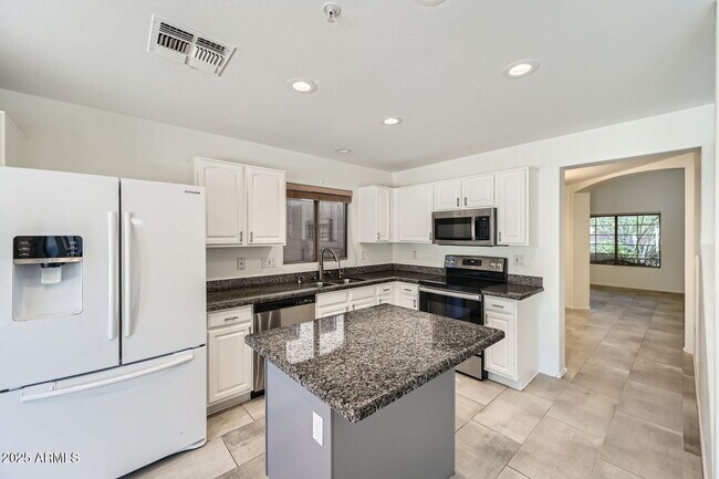 10310 E Le Marche Dr in Scottsdale, AZ - Building Photo - Building Photo