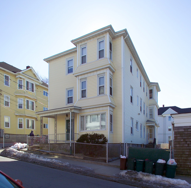 451 Osborn St in Fall River, MA - Foto de edificio - Building Photo