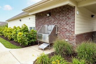 Revere at Spring Hill in Spring Hill, TN - Foto de edificio - Building Photo