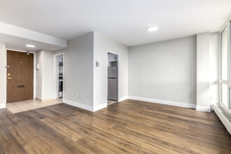 221 Balliol Street in Toronto, ON - Building Photo - Interior Photo