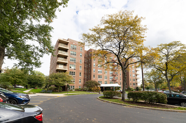 Bay Country Apartments in Flushing, NY - Building Photo - Building Photo