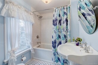 317 South St in Greenport, NY - Building Photo - Building Photo