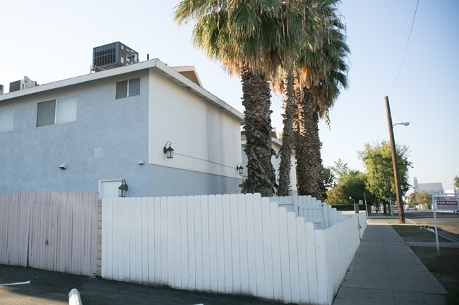 The Baker Residences in Bakersfield, CA - Building Photo - Building Photo