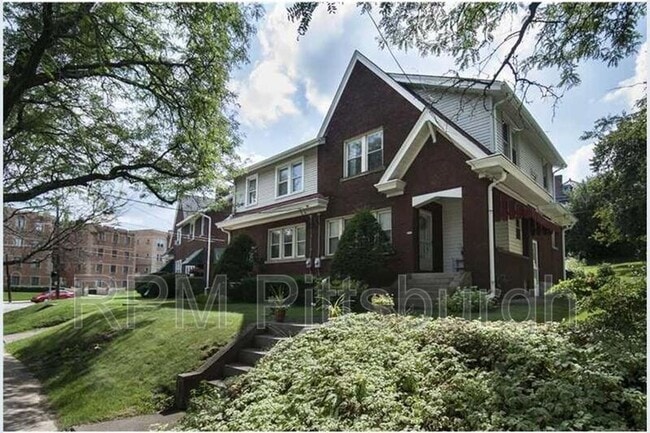 property at 105 N Meadowcroft Ave