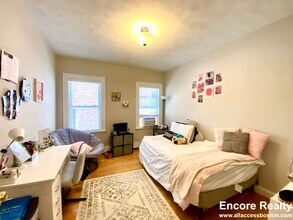 1433 Cambridge St, Unit 2 in Cambridge, MA - Foto de edificio - Building Photo