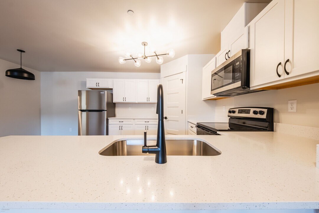 426 Cobalt Dr in Kalispell, MT - Building Photo