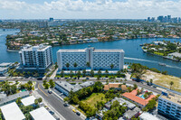 Bayshore Towers in Fort Lauderdale, FL - Building Photo - Building Photo