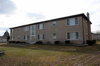 Easpointe Apartments in Eastpointe, MI - Building Photo - Building Photo