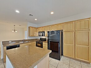 611 Desert Silk Ct in North Las Vegas, NV - Building Photo - Building Photo