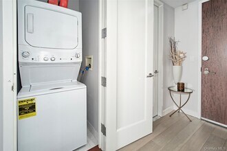 10 City Pl in White Plains, NY - Foto de edificio - Building Photo