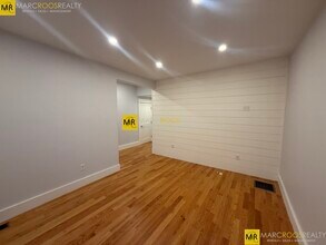 331 Chelsea St, Unit 326-1 in Boston, MA - Building Photo - Building Photo