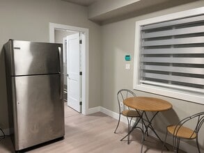 2222 Davies Ct in Richmond, BC - Building Photo - Building Photo