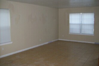 15007 Kingsbridge Way in Houston, TX - Building Photo - Building Photo