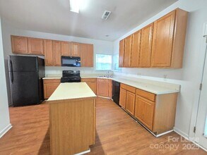 4021 Fifendrum Ln in Charlotte, NC - Building Photo - Building Photo