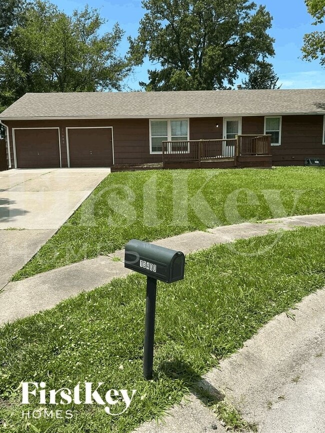 property at 13400 Oakland Ave