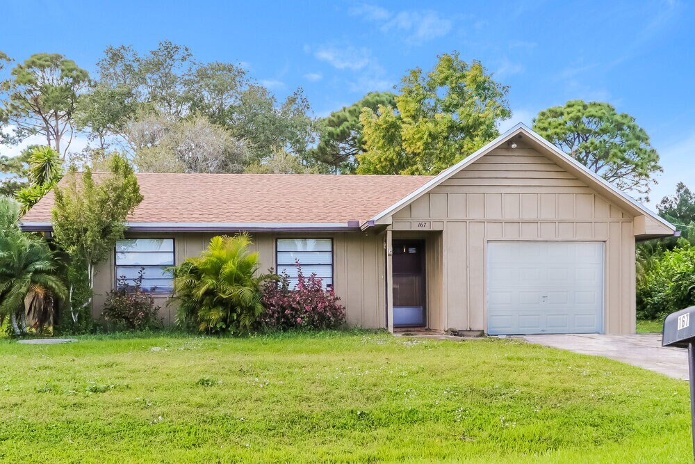 167 NE Twylite Terrace in Port St. Lucie, FL - Foto de edificio