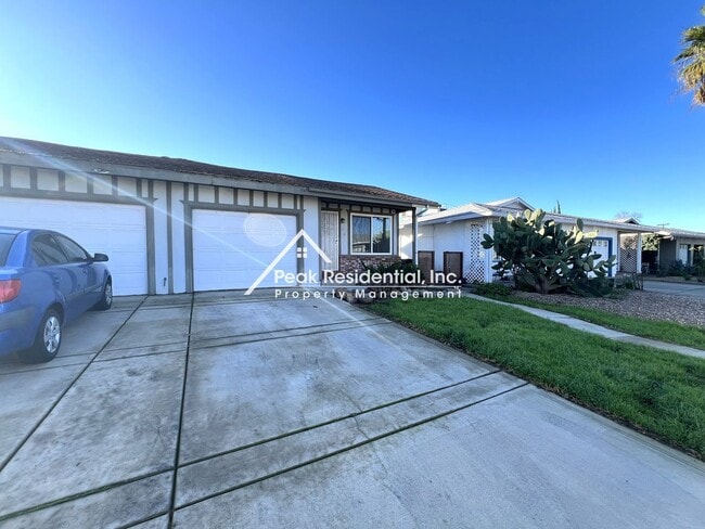 10162 De Soto Way in Sacramento, CA - Building Photo - Building Photo