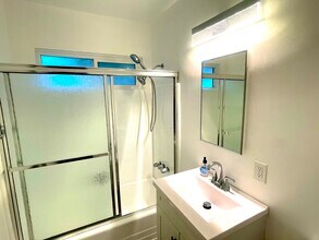 1635 Lucile Ave in Los Angeles, CA - Building Photo - Building Photo