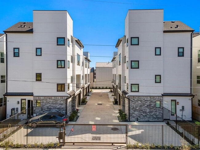 property at 2621 Jackson St