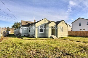 5034 SE 111th Ave in Portland, OR - Building Photo