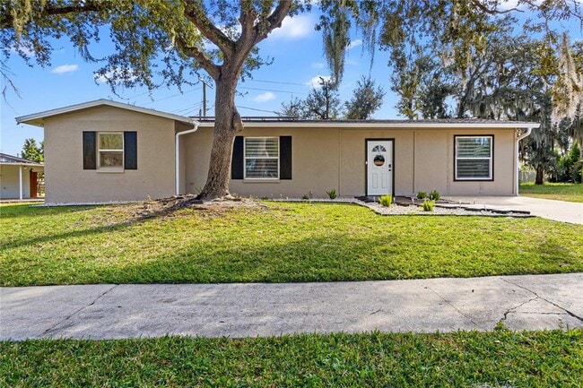 1305 Fountainhead Dr in Deltona, FL - Building Photo - Building Photo