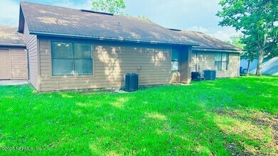 10652 Meadowlea Dr in Jacksonville, FL - Foto de edificio - Building Photo