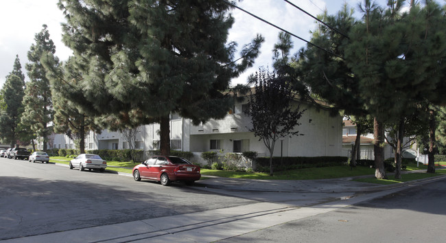 Paradise Garden Apartments in Buena Park, CA - Building Photo - Building Photo