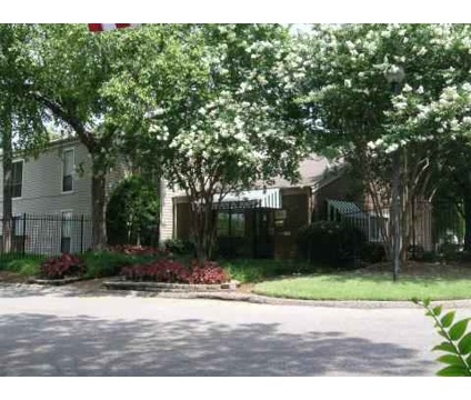 Jefferson Place in Memphis, TN - Foto de edificio - Building Photo