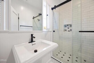 72 S Grand Ave in Pasadena, CA - Building Photo - Building Photo