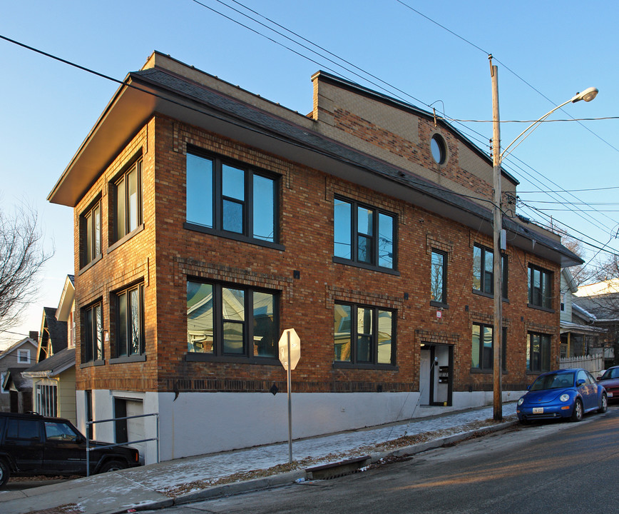 401 Ada St in Cincinnati, OH - Foto de edificio