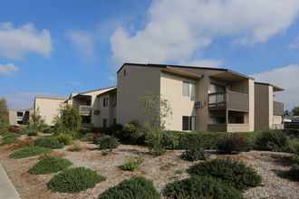 Pepper Creek in El Cajon, CA - Foto de edificio - Building Photo