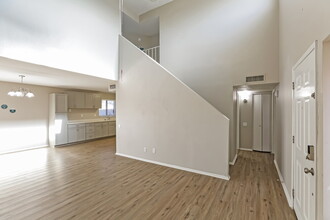 7040 S 44th St in Phoenix, AZ - Building Photo - Building Photo