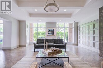 245-LP245 Davisville Ave in Toronto, ON - Building Photo - Building Photo