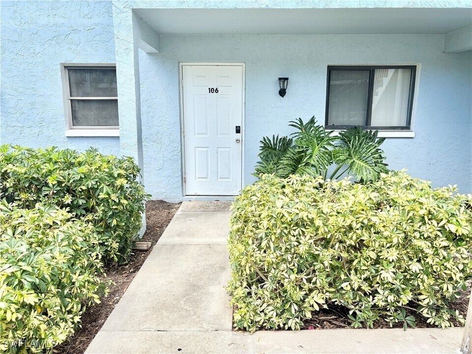 28121 Pine Haven Way in Bonita Springs, FL - Building Photo