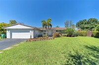 7460 Sabal Dr in Hialeah, FL - Building Photo - Building Photo